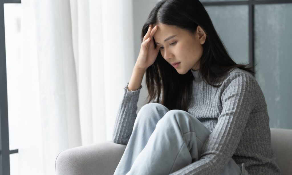 こんなお悩みありませんか?
首や肩が辛くて頭痛がしてる人の画像